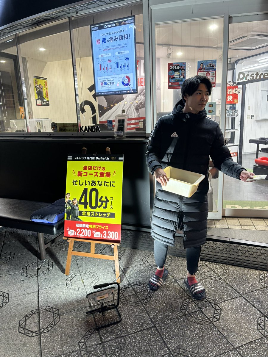 DS_kanda0711's tweet photo. 「薄暗い
　　　　閃光一つで
　　　　　　　　　ラグジュアリー」
　　　　
by島田大兄貴

〜和訳〜
暗い時は照明💡を使って集客することによって、より注目度を浴びることができる。 https://t.co/z8TKIyglwn