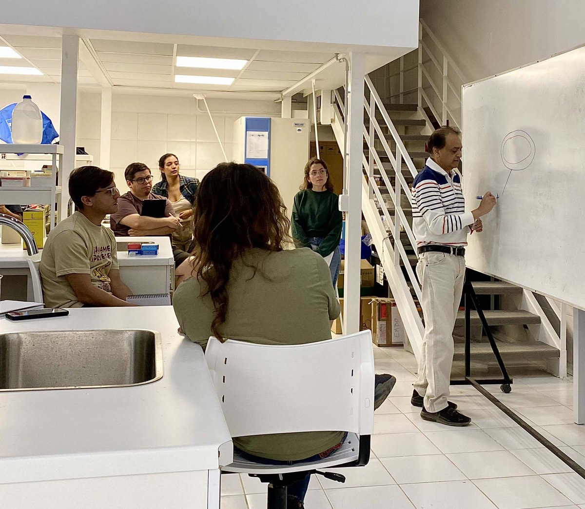 mayor_lab's tweet image. The @EMBO #DevBio course in Quintay, Chile is in full swing! Students are diving into Drosophila development with the amazing Nipam Patel, Director of @MBLScience, leading the way. Inspiring science in Latin America! #ScienceEducation