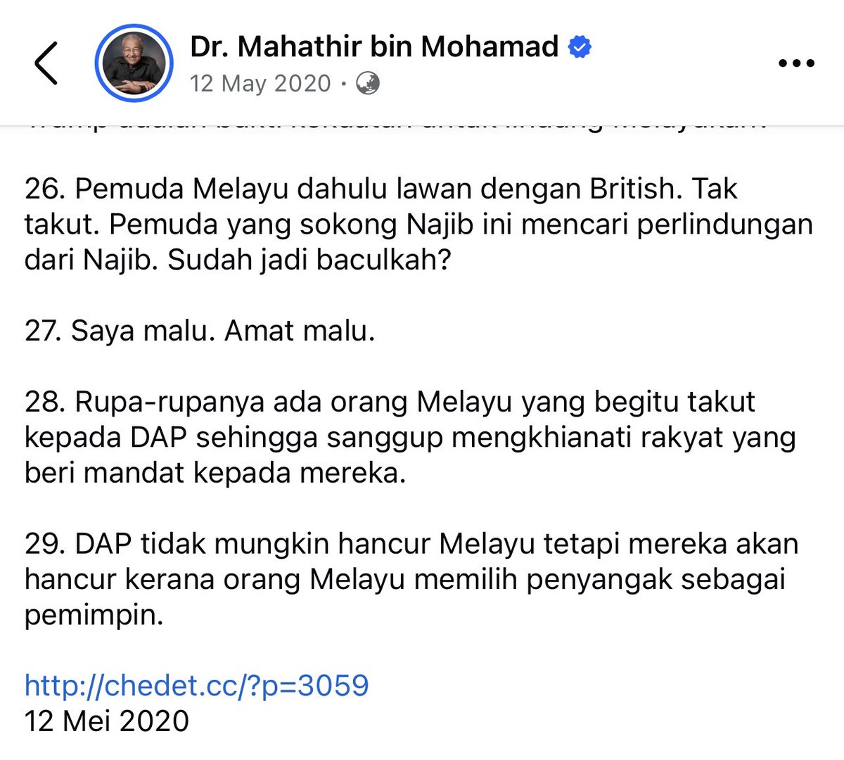 liyana_marzuki's tweet photo. Cer baca dua posting ini. 

2020: DAP takkan hancur Melayu. Najib yang hancurkan Melayu. LGE pun nak takut?! 

2024: …. *silakan baca sendiri* 

Melayu mudah lupa, katanya.

Melayu lama mungkin ya. Melayu baru, boleh korek jua…

#internetremembers 

~LM~ https://t.co/HYxTY5q7Wb