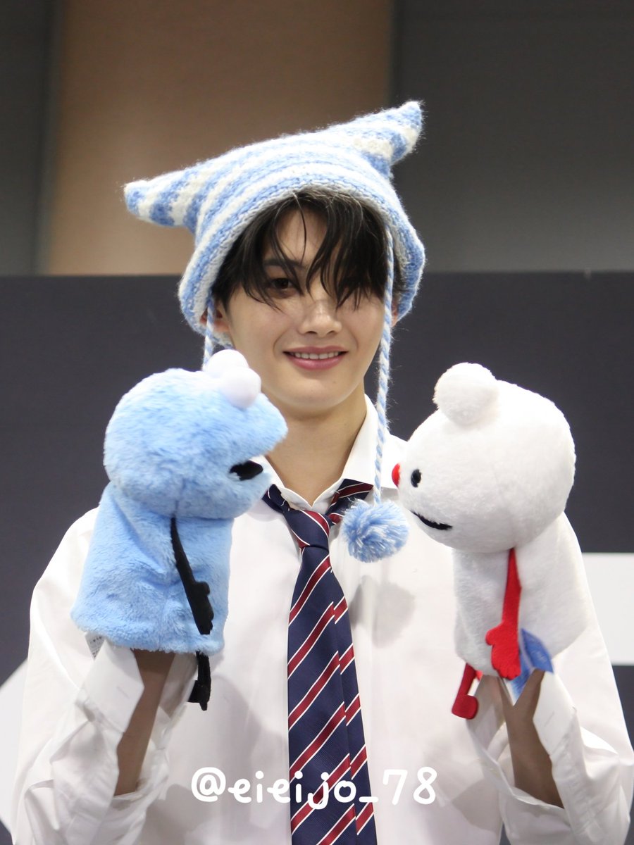 eieijo_78's tweet image. 250105 &amp;amp;TEAM 雪明かり 京都
スペシャルプレミアムサイン会 プレサ スプサ JO

パペットスンスン ノンノン
口パクパクさせててかわいかったꕀ𖤐 ̖́

#JO #andTEAM #andTEAM_jo #죠