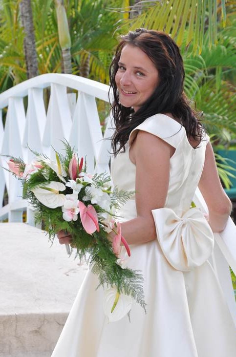 simongoldsings's tweet photo. Happy Wedding Anniversary to my lovely wife. #14Years https://t.co/vszjEw5CE3