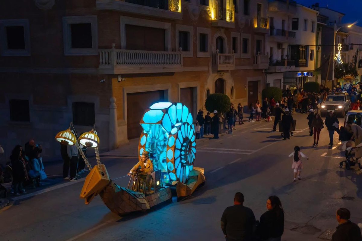 'Mi gran caracol' en la Cabalgata de los Reyes Magos en Tíjola - Almería 🐌🐫🐫🐫

📸 Ayto. de Tíjola

#teatro #títeres #marionetas #espectáculo #show #cultura actividadesculturales #teatroinfantil #puppet #theater #puppettheatre #teatrodetíteres #familia