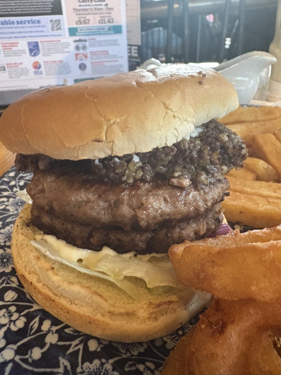 zachariahassler's tweet image. At the finest establishment of all WETHERSPOONS It’s a Scottish one 😂
Called the booking office and Iv gone for a Caledonian Burger with haggis inside it’s absolutely Delish 😋 #delish #Haggis #buger #wetherspoons #eatwithme #zachataspoons #zacheatinghaggis