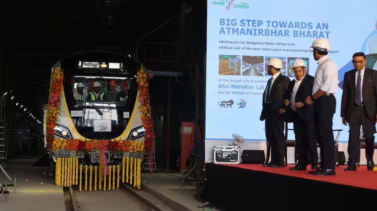 moneycontrolcom's tweet image. #INDIA | Titagarh rolls out first driverless train for Bengaluru Metro’s Yellow Line 🚉🟡

Know more on this new metro line in Bengaluru 👇
moneycontrol.com/news/india/tit…

#Titagarh #DriverlessTrain #Bengaluru #Metro #YellowLine