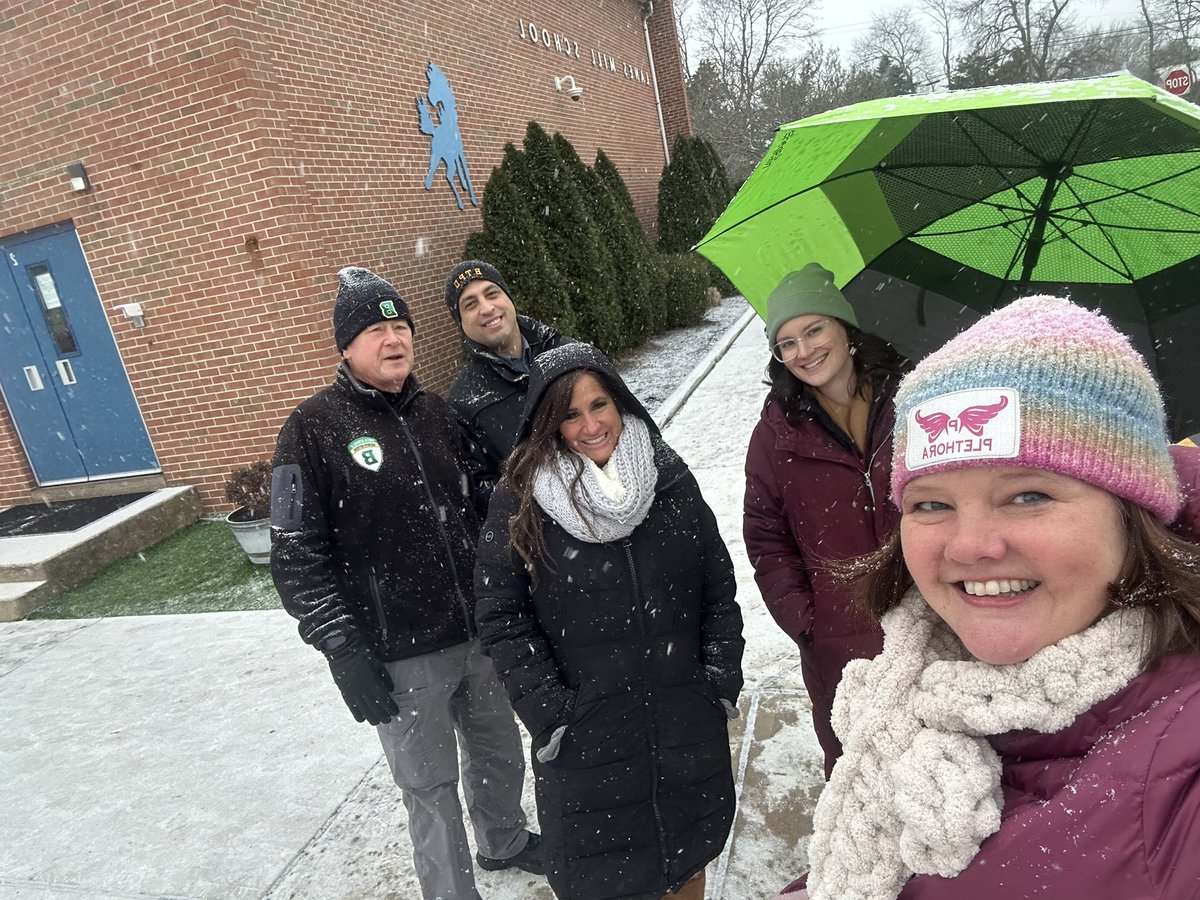 Keeping cars and busses moving in a Winter Wonderland today at The Mill! #ColtsUp <a href="/LMESColts/">LMESColts</a> <a href="/LMES_Principal/">Ms. Bayles</a> <a href="/BTPSTransport/">BTPSTransportation</a>