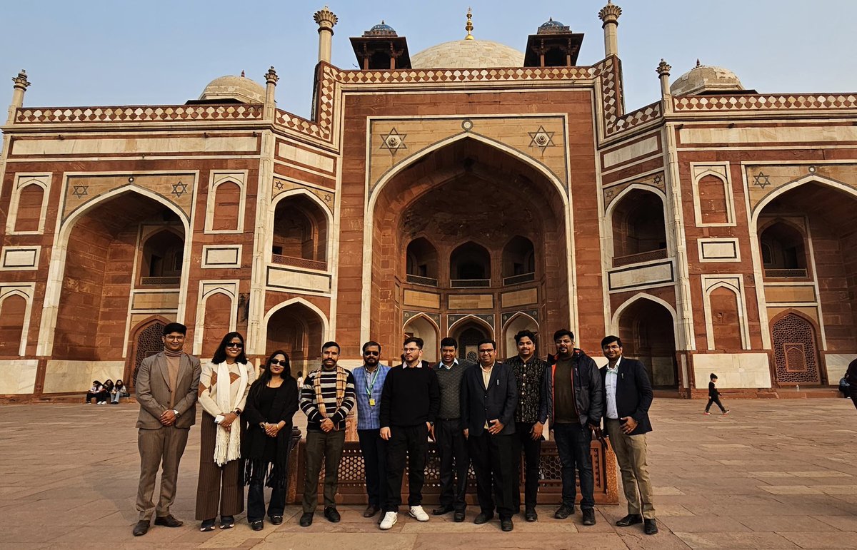IIS_SGB's tweet photo. Officer Trainees of Sr Grade of Indian Information Service visited Raj Ghat, Red Fort and Humayun’s Tomb during Delhi Dharshan, part of the Foundation Course underway at @IIMC_India #NewDelhi #Delhi https://t.co/BR3gLnfT0e