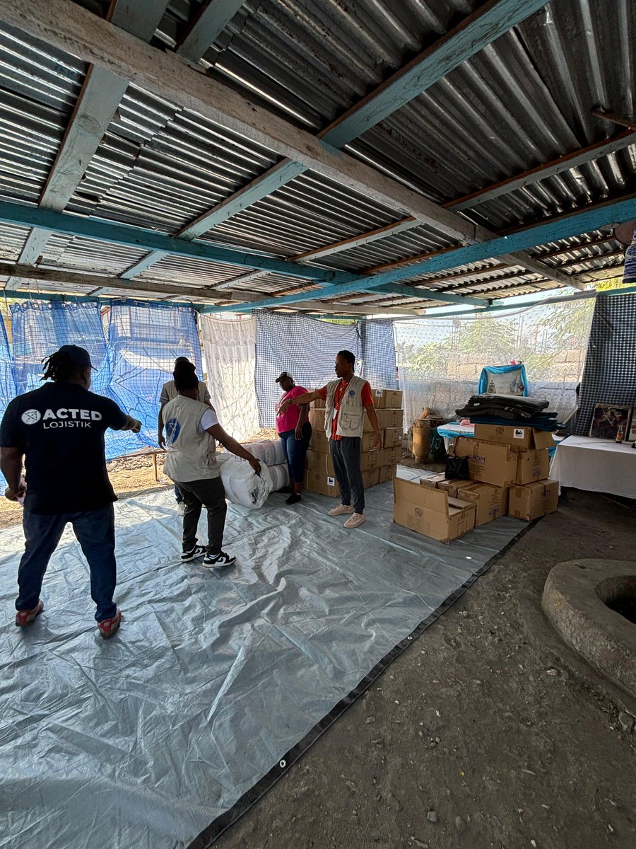 ACTEDHaiti's tweet photo. L’aggravation de la situation en Haïti a forcé plus de 700 000 personnes à fuir leurs maisons. Avec le soutien de @IOMHaiti , Acted gère 10 sites à Port-au-Prince pour assurer une coordination efficace et répondre aux besoins urgents des déplacés. https://t.co/2lsB2UzQX9