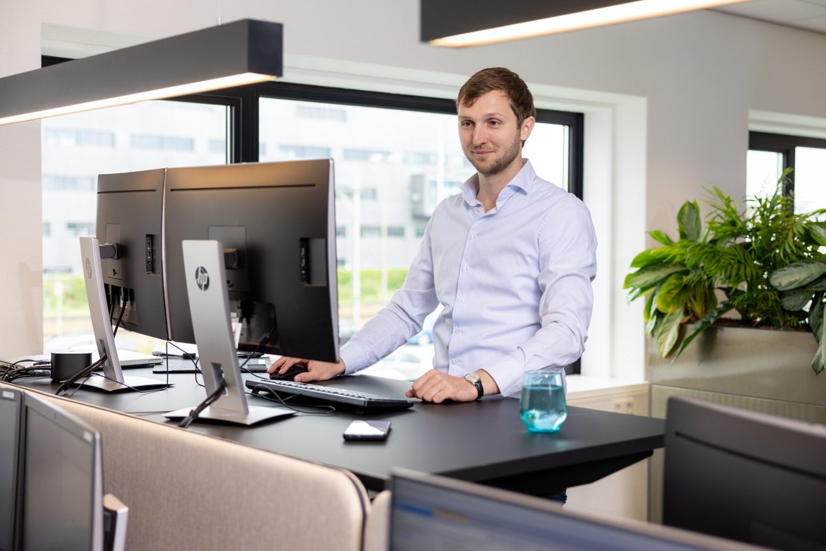 dreamcloud7's tweet image. Vanaf 2025 verandert de urennorm voor het herzien van de lage WW-premie naar de hoge premie. Dit biedt voordelen voor u als werkgever. De grens ligt dan bij 30 uur per week, in plaats van 35 uur. Lees meer: sowo.kr/EekGJAUp