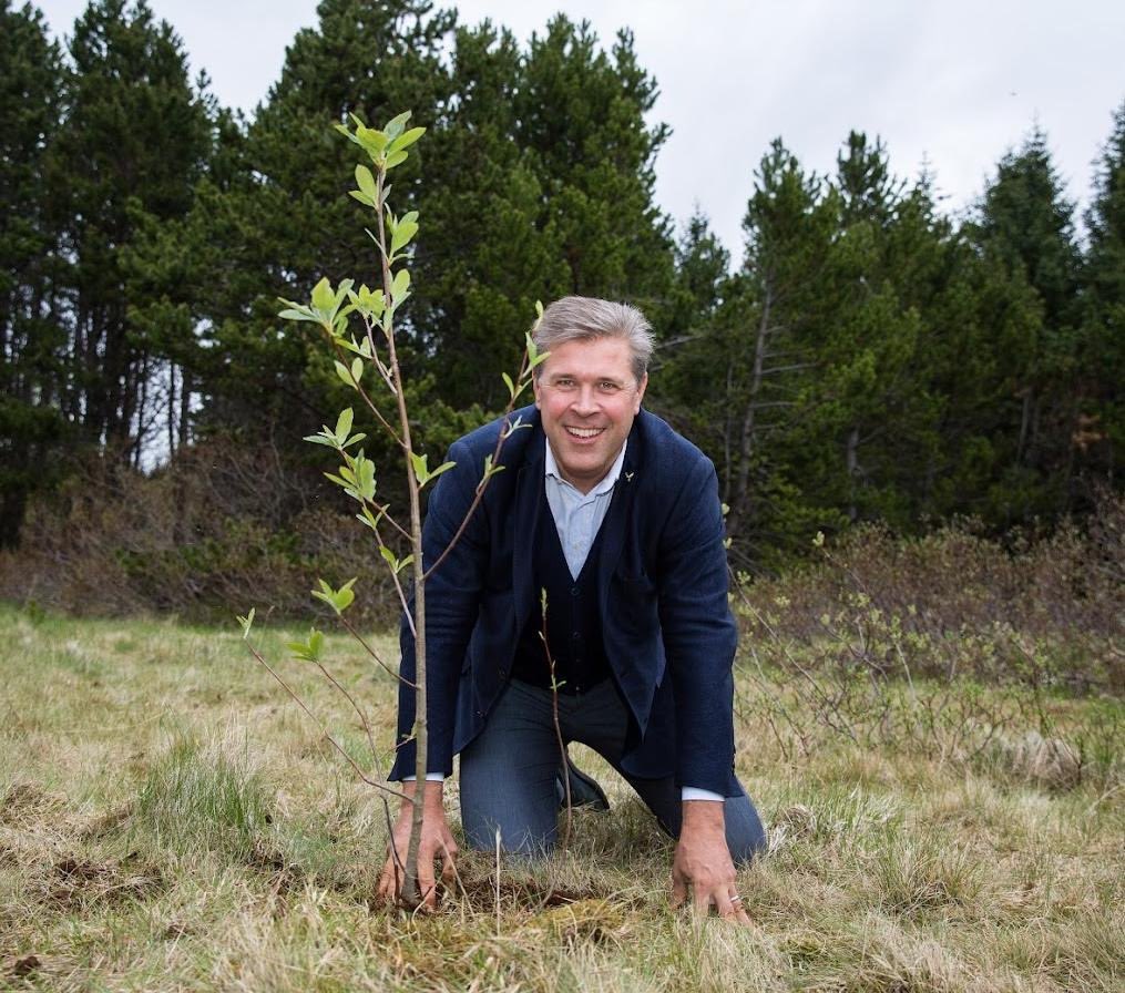 After almost 15 years as chairman and 22 years in Parliament, I’ve decided not to run for re-election as leader of the Independence Party. Serving my country and party has been my greatest honour, and I’m proud of all we’ve accomplished together. The future is bright for Iceland.