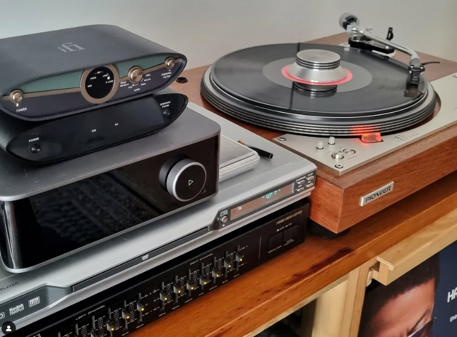 ifiaudio's tweet image. Your space, your sound 🏡🤩

We love seeing how we're a part of so many home setups! Remember to keep tagging and sharing your listening journey with us 😁

Will 2025 be the year you take your music experience to the next level?

#homesetups #desktopaudio #dac