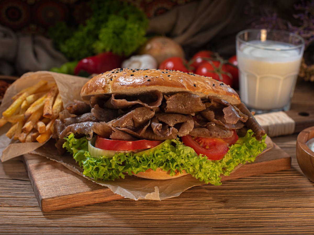 DoktorSitres2's tweet photo. #Kayseri'de bu saatte ne yenir? Güzel bir #Gobit et döner yenir... 😉 Vakti olan hanımlar varsa Gobitler benden...😊 https://t.co/iHOkhvwd1m