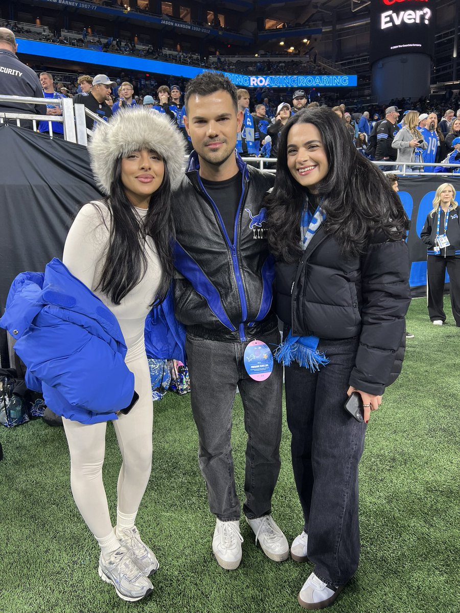 ChefBobbyN's tweet photo. @RyanEFox2 #thenine  #fox2detroit
#detroitlions #drewbrees #NFL  #Flavaflave https://t.co/9Fm7vmCYq6