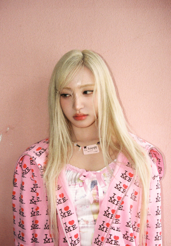 AboutMusicYT's tweet photo. IVE's Liz is a beauty in new concept photos for their upcoming comeback. https://t.co/ej20rTtVFh