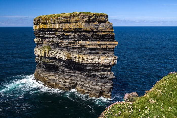 LostTemple7's tweet photo. 9. What thousands of years look like in one photo ( Ireland) https://t.co/6bfyXxtctg