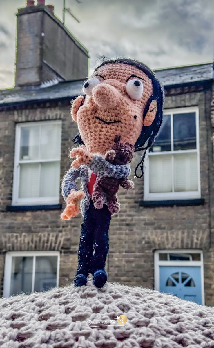 VeronicaJoPo's tweet photo. Happy Mr Bean Day!! ๐ซ๐งธ
Doesnโt he look so cute as a #PostboxTopper ๐
This is in Ely, Cambridgeshire made by #TheSecretYarnbomber #MrBean #MrBeanDay https://t.co/x6zpctq6K2