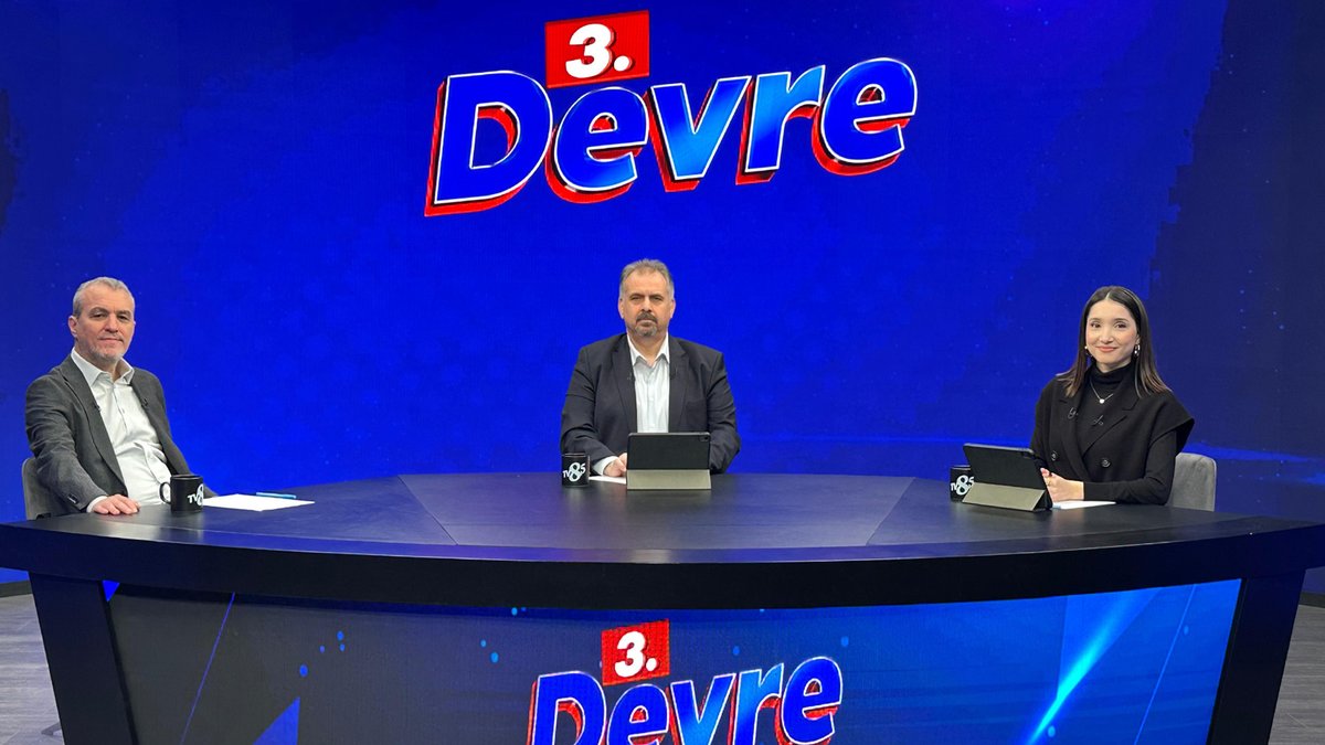 TV8Bucuk's tweet photo. Altan Tanrıkulu ve Mehmet Özkan yorumluyor, Merve Al sunuyor. 3. Devre şimdi TV8,5'ta başlıyor. #TV8Bucuk #3Devre https://t.co/ewjeUJCj6H