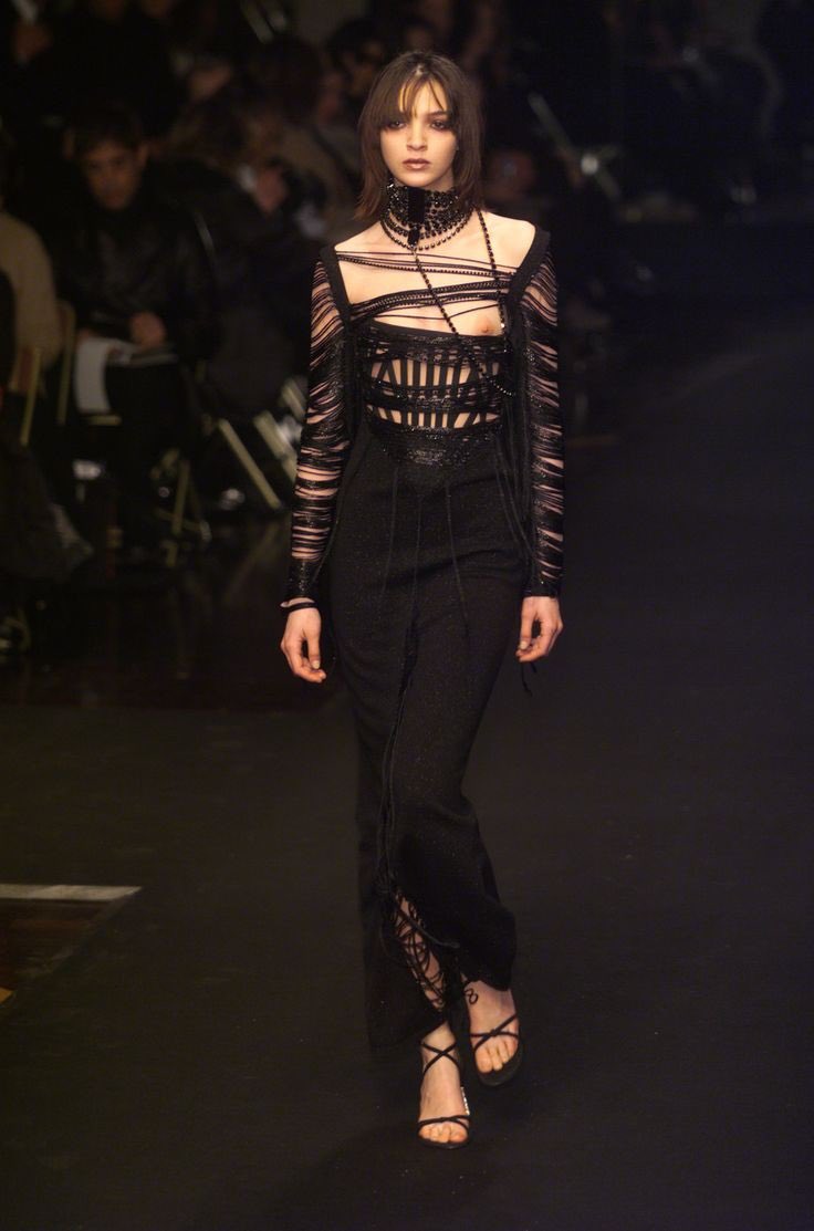 Yvesaintgirl's tweet photo. Gianfranco Ferré FW 2001 https://t.co/QdauQvrCpn