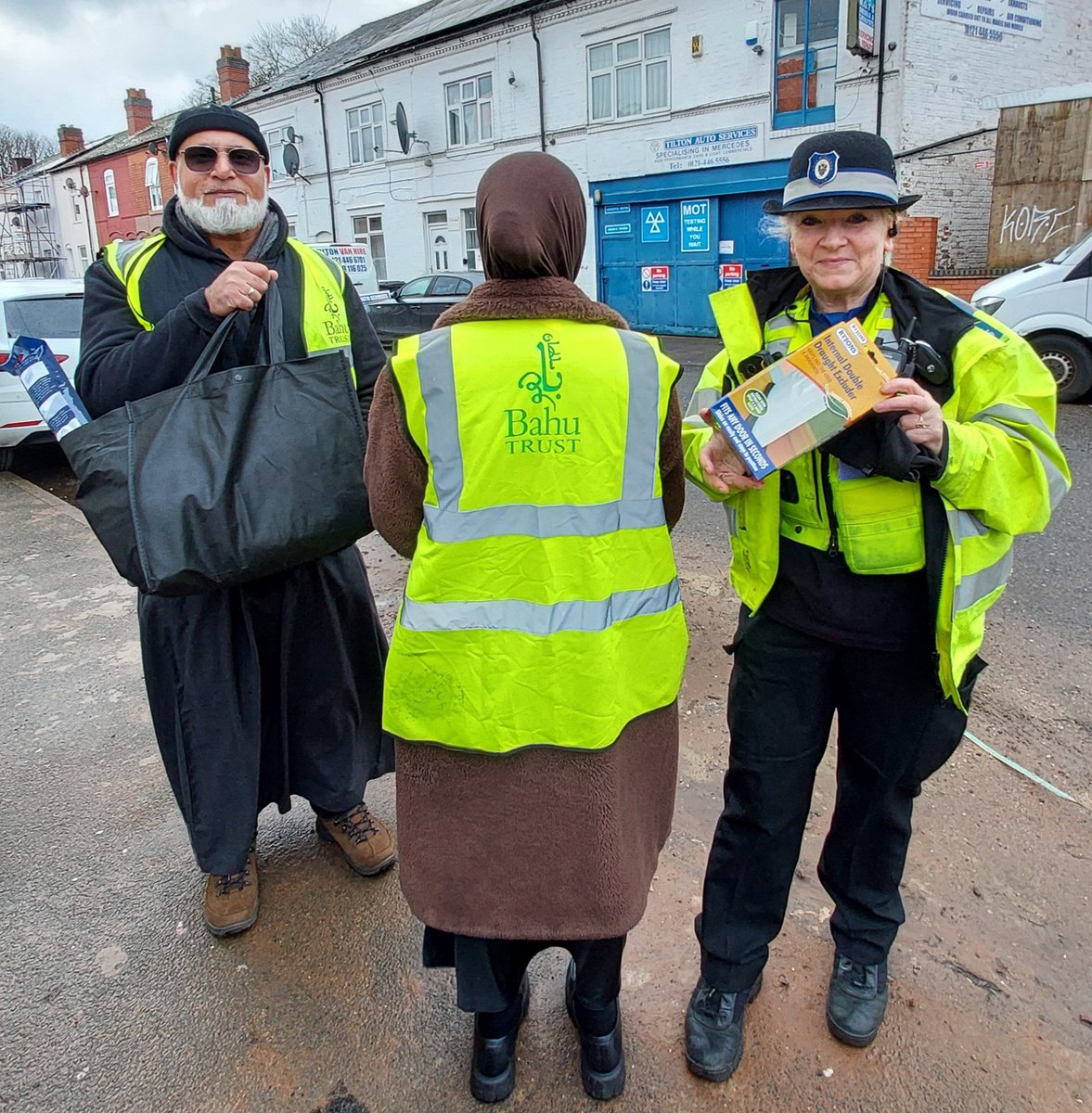 SparkbrookWMP's tweet image. Out this morning with @bahutrustuk and @IslamicHelp who are identifying vulnerable residents who would benefit from Keep Warm packages through this cold spell @NKirkpatrickWMP @WMPolice @partn