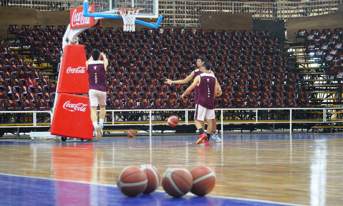 SaltaBasket's tweet photo. Arrancamos!!! El sábado Los Infernales se pusieron en marcha pensando en la segunda mitad de la temporada, con el Torneo Clausura de @LigaARGbasquet 
🤜🏽🤛🏽💪🏽💪🏽🏀🏀🔥🔥🥳🥳

#VamosInfernales #Salta #Deportes #LigaArgentina #Basquet #Norte https://t.co/vQnHZORBNN