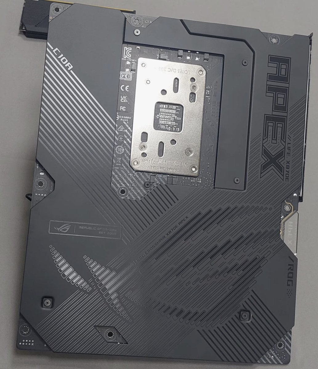 AMD's first APEX motherboard！！😍

Source：QQ