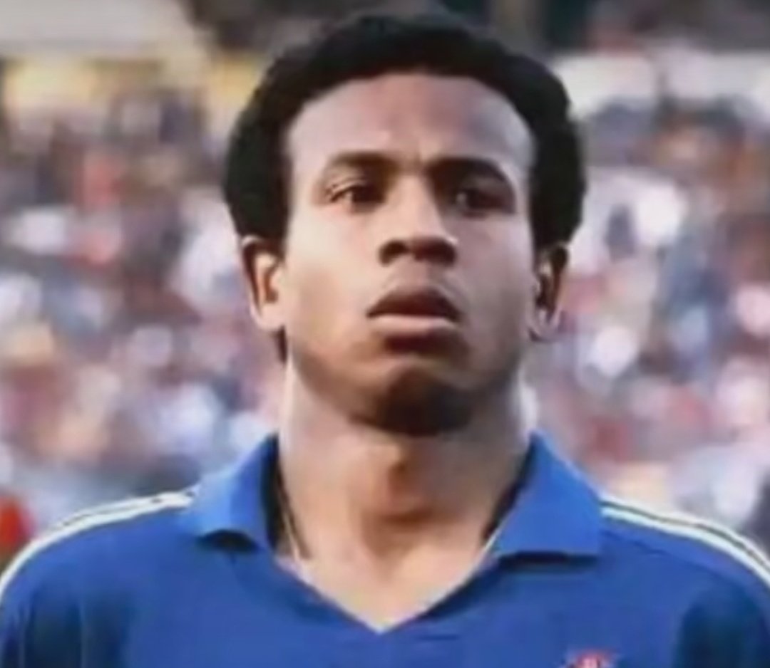 ارشيف عالمي
شرايكم في مستواه بايام الثمانينات 
والعز الكروي