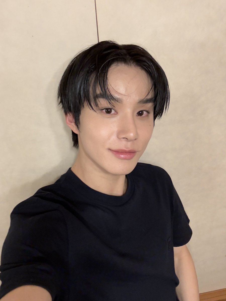 Jungwoo 🐶💌

*Sent 7 pics*
“Me lately”