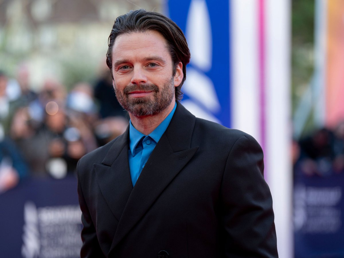 👏Félicitations à Sébastian Stan qui remporte le #GoldenGlobes du meilleur acteur pour son rôle dans A DIFFERENT MAN de Aaron Schimberg. Le film avait été présenté en avant-première à #Deauville2024. 🎬 

À cette occasion, l'acteur avait reçu un Nouvel Hollywood.🏆