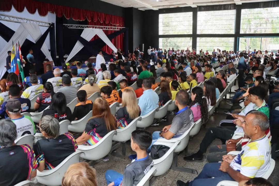 Desde el auditorio del Liceo José Antonio Páez, en la Tradicional Misa del Deporte, para agradecer por todos los logros alcanzados en el 2024 en materia deportiva y resaltar el valor de todos los atletas de nuestro municipio, nuestra #GeneraciónDeOro