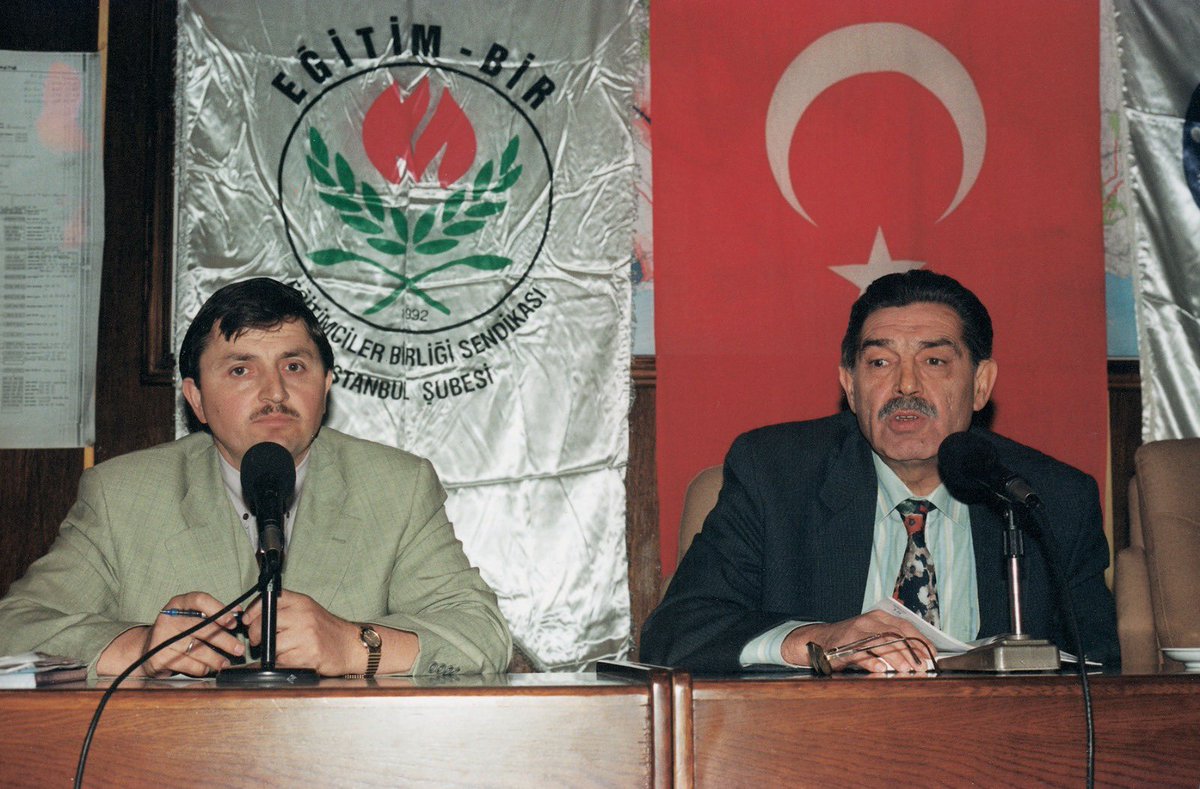 ahmetgundogdu01's tweet photo. Eğitim-Bir-Sen ve Memur-Sen’in kurucusu Mehmet Akif İnan ağabeye Allah’tan rahmet diliyorum.

Türkümüz dünyayı kardeş bilendir
Gökleri insanın ortak tarlası

Mescid-i Aksa’yı gördüm düşümde
Götür müslümana selam diyordu
Dayanamıyorum bu ayrılığa
Kucaklasın beni İslam diyordu

#MehmetAkifİnan