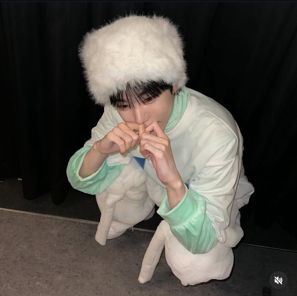 TaehunFrance's tweet photo. NineIgram || 06.01.2025

[#Taehun🦄🍑]
Numéro 13, Lee Taehun 
1/2

-------

#NINEi #나인아이 #TAEHUN #태훈 
©️ waeuuuun sur NineIgram
Trad by 🌸 https://t.co/LfUo5TjJbU