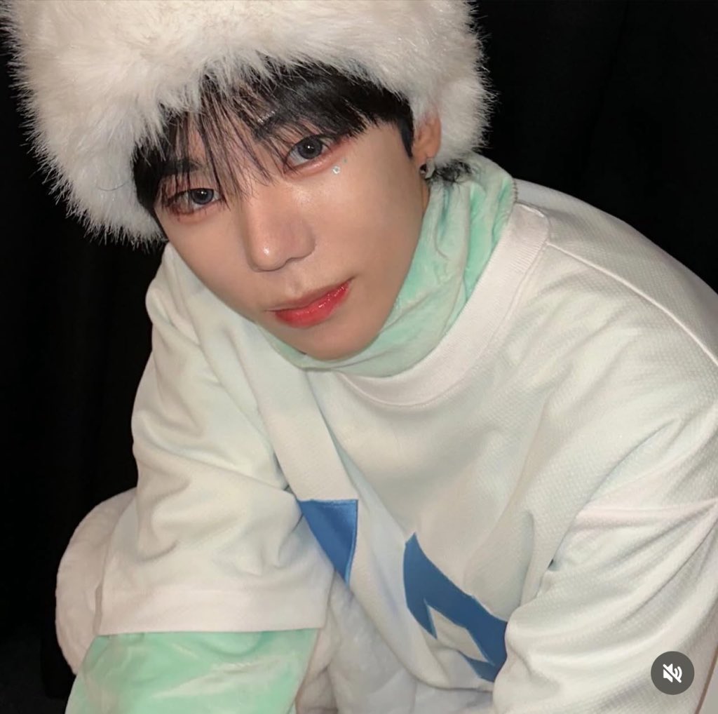 TaehunFrance's tweet photo. NineIgram || 06.01.2025

[#Taehun🦄🍑]
Numéro 13, Lee Taehun 
1/2

-------

#NINEi #나인아이 #TAEHUN #태훈 
©️ waeuuuun sur NineIgram
Trad by 🌸 https://t.co/LfUo5TjJbU