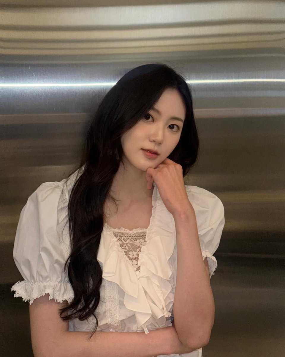 CLC__Intl's tweet image. 250106

Happy 25th birthday to our maknae Eunbin!

We hope you have had a great day today!

#HAPPY_EUNBIN_DAY
#권은빈 #KWON_EUNBIN
#예쁜나이25살_은비니
#CLC #씨엘씨 @CUBECLC