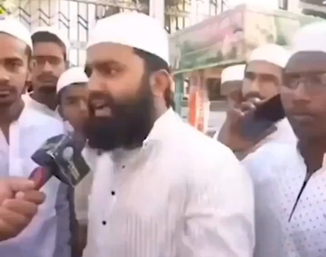 NewsAlgebraIND's tweet photo. 🚨 REPORTER - "Sing National Anthem"

MUSLIM MAN - "We know. We daily sing in Madrassa"

REPORTER - "SING"

MAN - "JUNGLE MANGAL .."

ANOTHER MAN - "Jana Gana Mana Bharat Utkal Banga"

REPORTER - "You don't remember National Anthem" 

MAN - "Listen!! This Govt (Modi Govt) shouldn't teach us how to sing National Anthem"