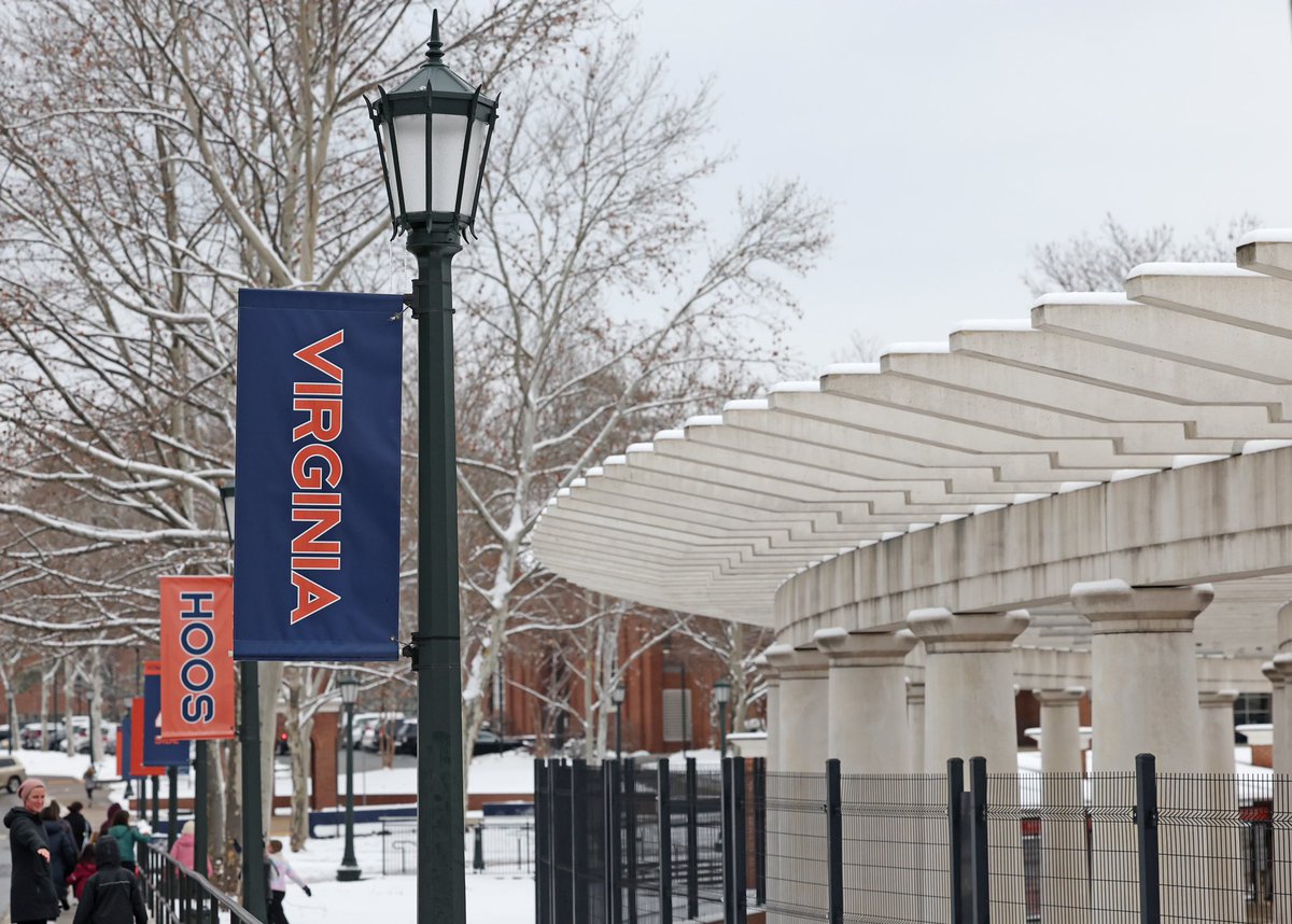 VirginiaSports's tweet photo. ❄️ Snow in Charlottesville!

🔶⚔️🔷#GoHoos https://t.co/NJPirIjp83