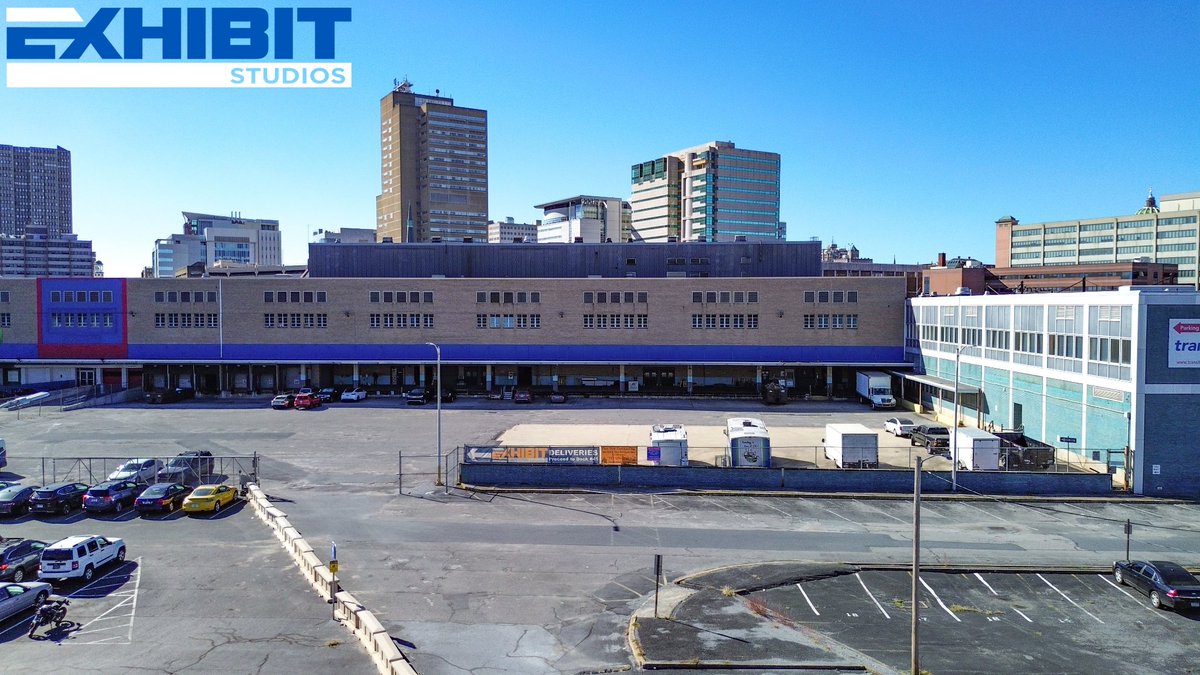 ExhibitStudios1's tweet image. Our 80,000 sq. ft. warehouse and advanced inventory management program exceed expectations for event storage. From securely storing your trade show booths to organizing materials for your next event, we’ve got you covered! 🚛📦 
#ExhibitStudios #ExceptionalSolutions