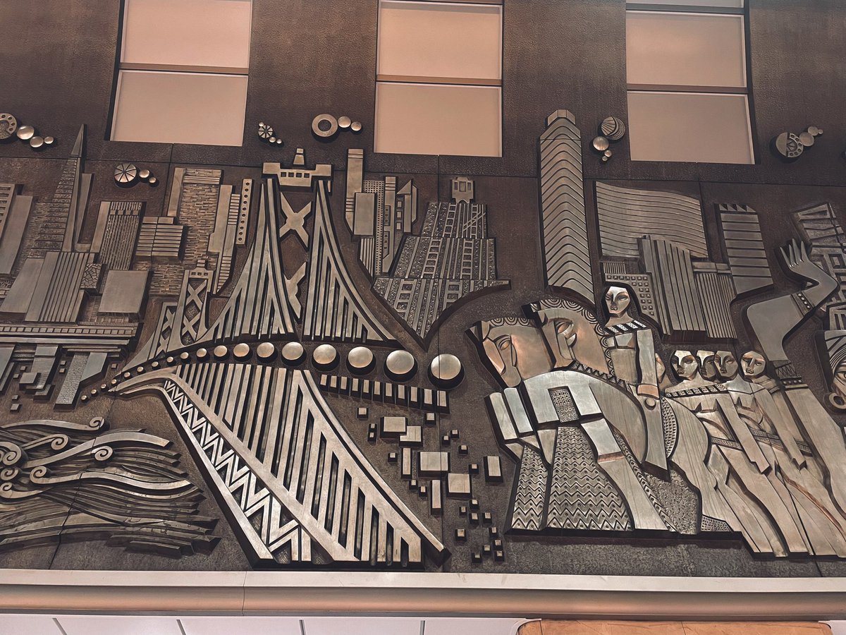 大阪駅の壁画に初めて気づいた 近世近代建築から上方文化から現代インフラまで描かれててこれは良いな。。。。。。 
