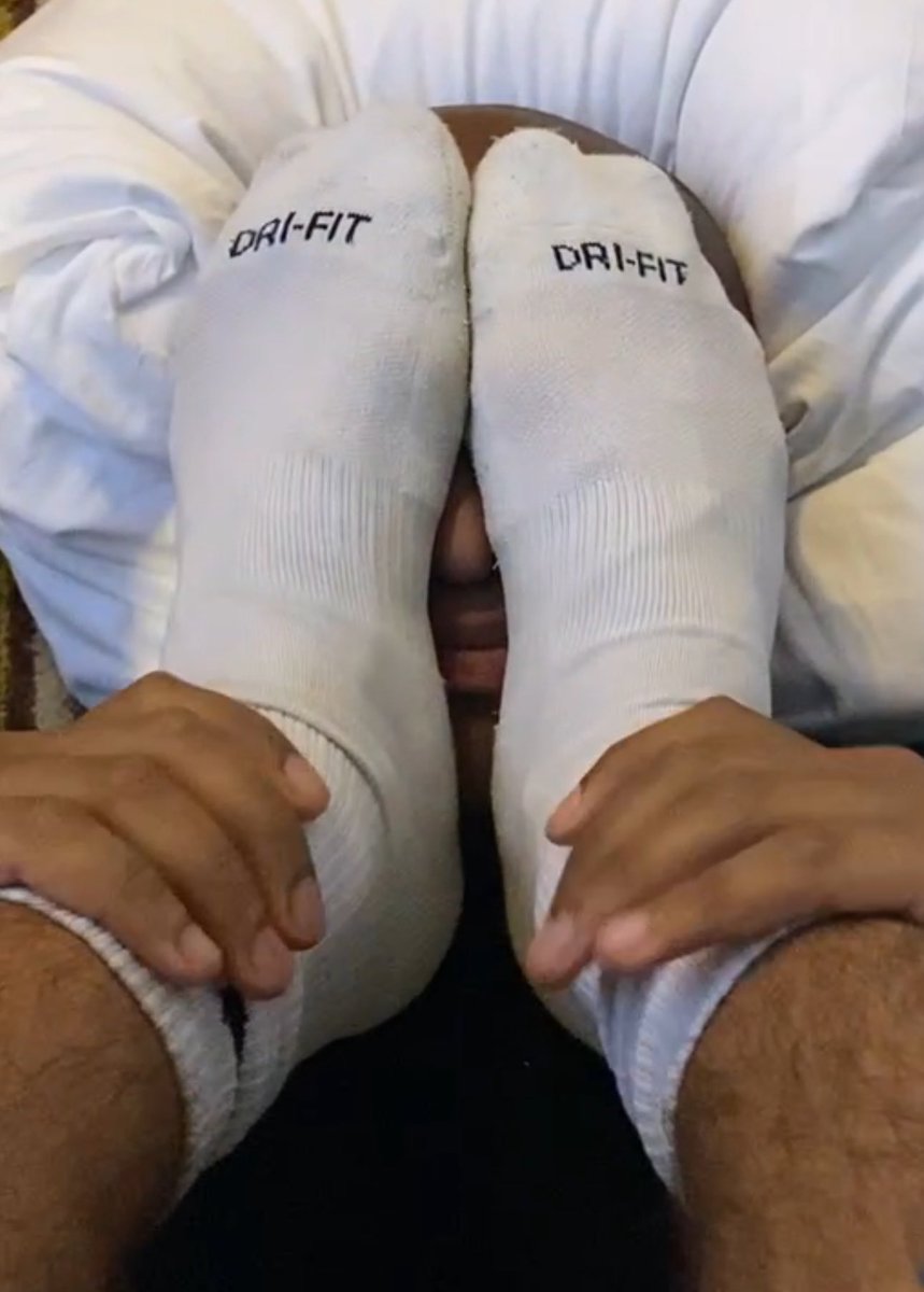 SweatySocksSub's tweet image. It’s high 70s in FL and want to fly a dom that’s somewhere cold to somewhere warm where he deserves so I can submit. Any interested? DM me. #findom #finsub #cashmaster #feet #socks #cashslave #stinkyfeet #stinkysocks #smellysocks #smellyfeet @RTsubby