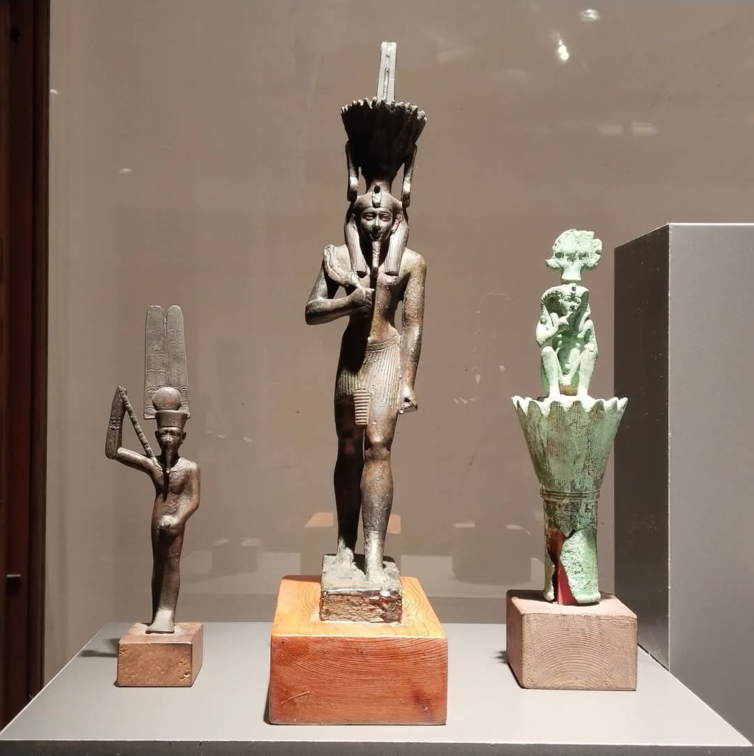 FatmaMazer7's tweet photo. عطور مصر القديمة عبر العصور 🪷
ده اسم المعرض المؤقت اللي بينظمه حاليا المتحف المصري القديم بالتحرير و من خلاله هتشوفوا قطع أثرية مميزة جدا تتعرفوا من خلالها علي صناعة مهمة أجدادكم كانوا بارعين فيها بشكل مذهل و اخدوا بسببها شهرة كبيرة ف العالم القديم .. https://t.co/kV5HL5WFQd