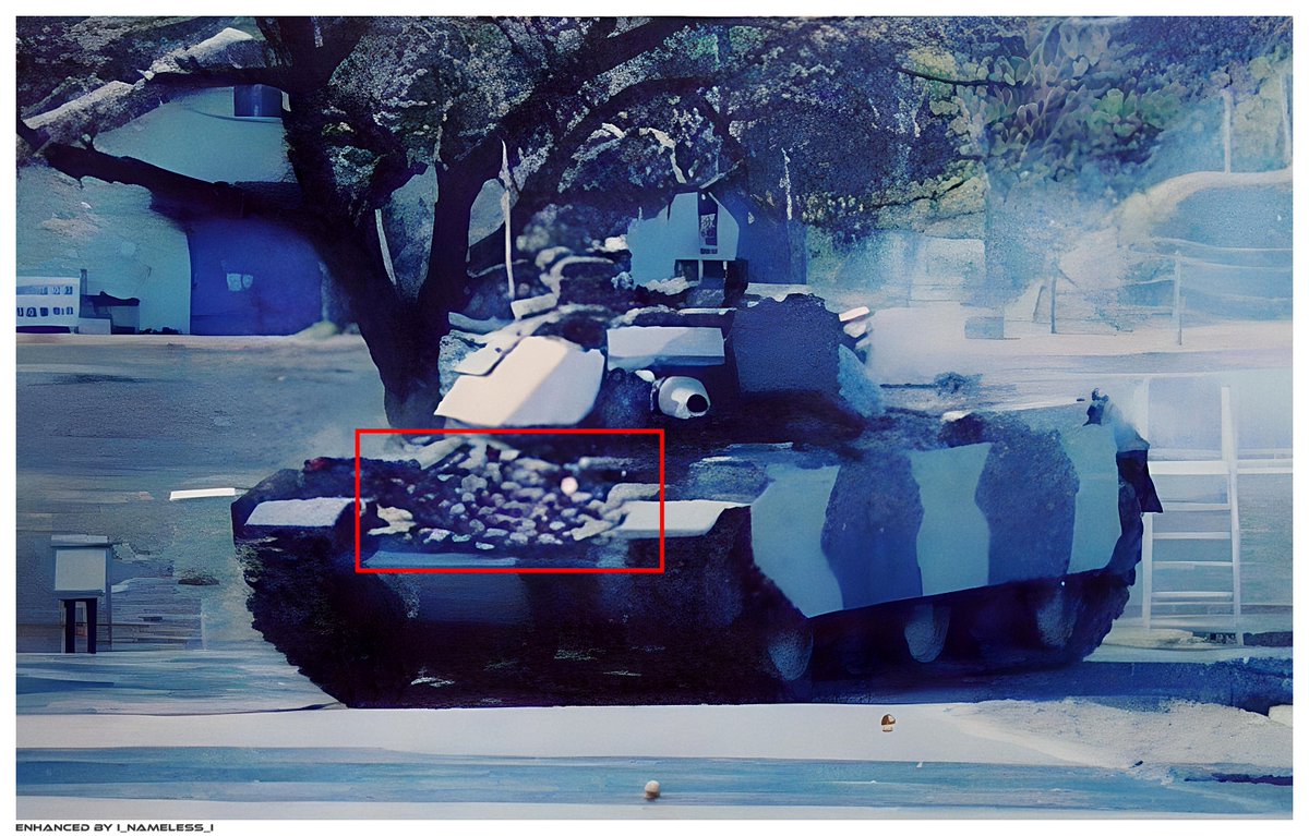 別の写真では、この特別な74式戦車の上部装甲をよく見ると、防御力を