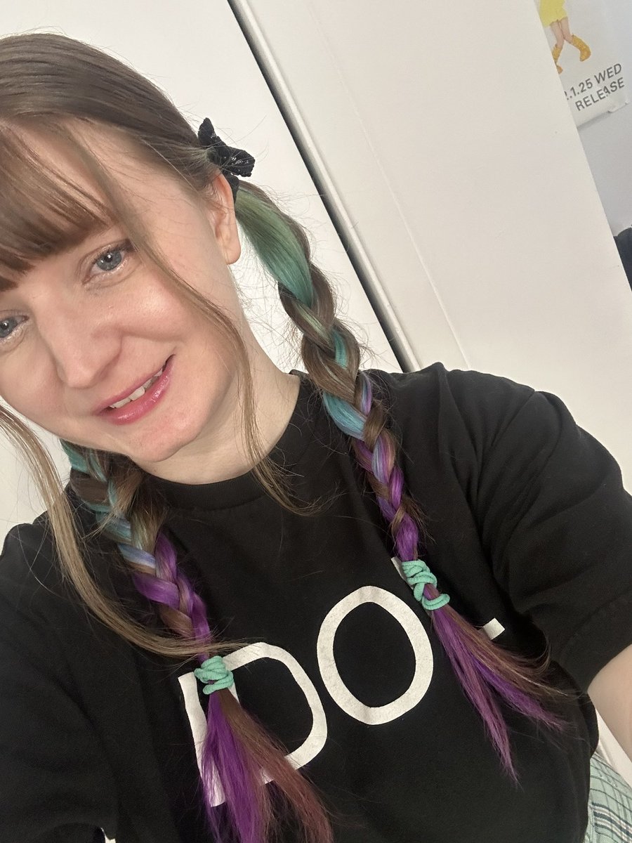 plusminusmillie's tweet photo. I have a new hair color made by the amazing Sam💛 we still want to retouch the teal part, but I think it’s still cute ! What do you think ? ✨
#kaigaiidol
#overseasidol #iceqream https://t.co/kggiHyjd2N