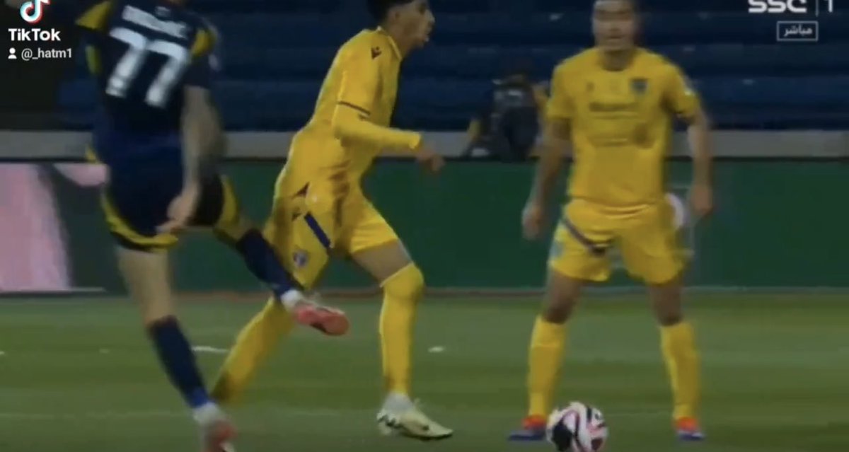 {1️⃣}
نعرف إن إدارتك للعمل احترافية، وحرصك كبير على مصلحة الكيان، لكن أتمنى إنك تكون أكثر صرامة مع بعض اللاعبين فيما يخص التزامهم وانضباطهم داخل وخارج الملعب. لازم اللاعب يحس إنه قدامه إدارة حازمة وعارفه كيف تحتوي اللاعبين وتحسسهم بالمسؤولية الكبيرة اللي على عاتقهم.
<a href="/MajedjamaanM/">Majed Jaman Alsorour ماجد الجمعان</a>