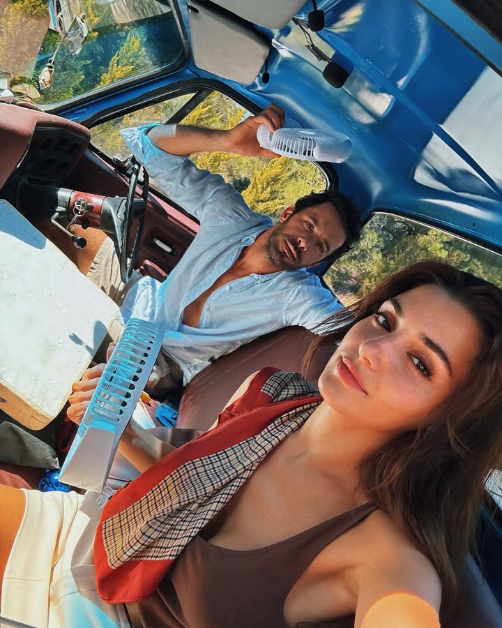 hande_latam's tweet photo. ╰➛{⚘} 𝖧𝖺𝗇𝖽𝖾𝗆𝗂𝗒𝗒 𝗇𝗈𝗌 𝖼𝗈𝗆𝗉𝖺𝗋𝗍𝖾 𝗂𝗆𝖺𝗀𝖾𝗇𝖾𝗌 𝖽𝖾𝗅 𝖡𝖺𝖼𝗄𝗌𝗍𝖺𝗀𝖾 𝖽𝖾 𝗅𝖺 𝗉𝖾𝗅𝗂𝖼𝗎𝗅𝖺  #RüzgaraBirak 🎬🤎

ও • #Handemiyy • #HandeErçel • #HanBar • #BarışArduç https://t.co/a9vrj7wcAS