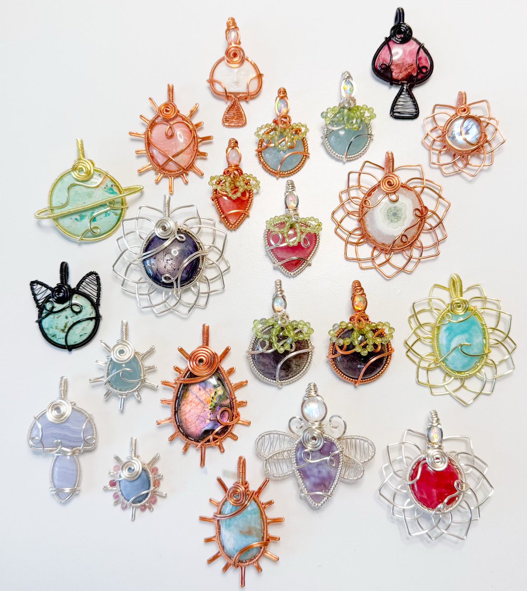 mildhippie's tweet image. the crystals       🍓🫐🍇❄️        the pendants 

“frozen berries” collection coming Friday January 10th at 8pm eastern time &amp;lt;3