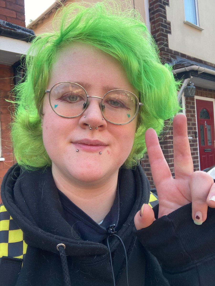 scleracentipede's tweet photo. Look at my beautiful husband 😭🥺💚 so lucky alfkfjsjfben https://t.co/dUKQKeerei