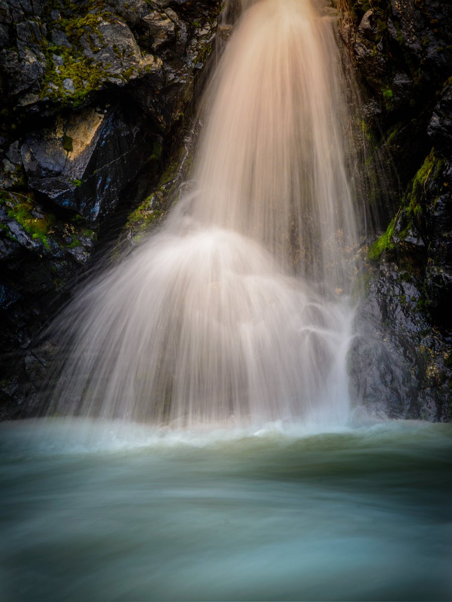 My first photo in over a year and a half. I've been too sick to venture out into nature, but yesterday, I did it.
#longcovidsucks #backinthesaddle
#waterfalls #longexposure