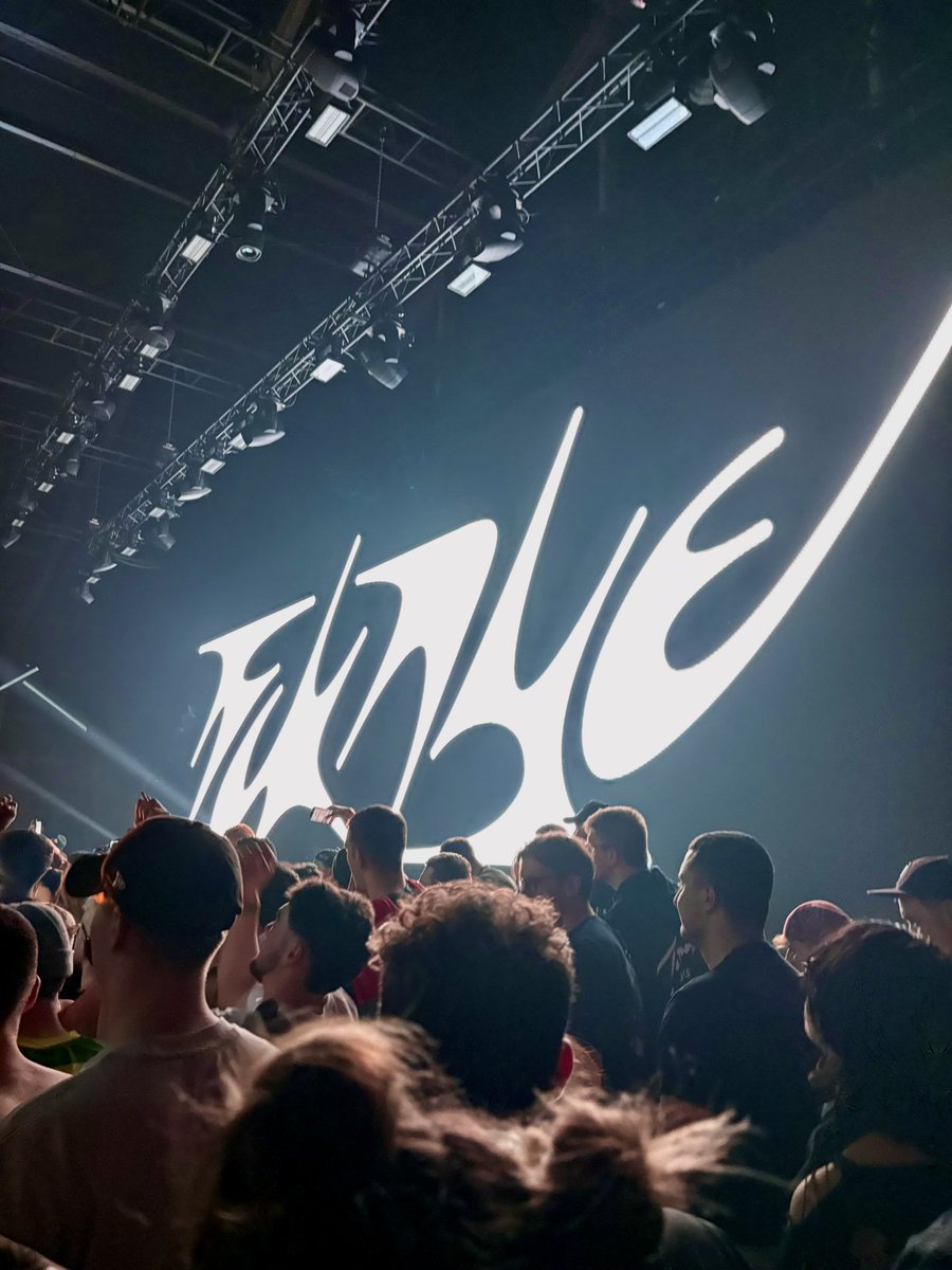 _spookysalem_'s tweet photo. Petit thread FCKNYE pour m’occuper : 
Jvais vous faire mon retour positif et négatif sur le @fcknyefestival (c’était ma 5e édition j’ai du vécu mdrrrr) + précision j’ai acheté ma place en VIP https://t.co/9adl9pfD0G