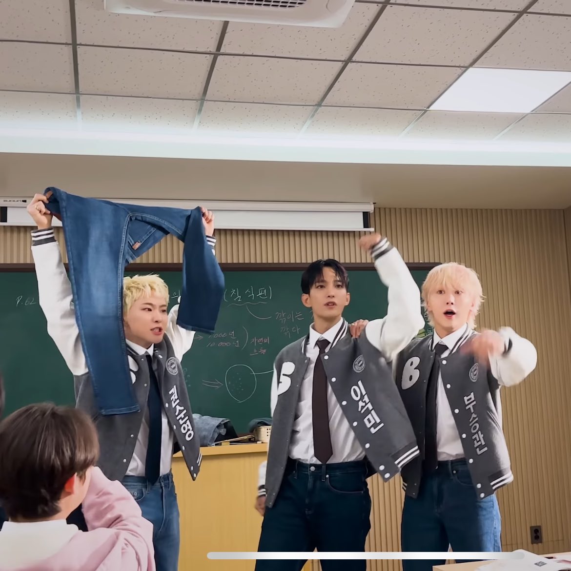 natanattda's tweet image. Program kerjanya bagi bagi celana jeans gratis ya