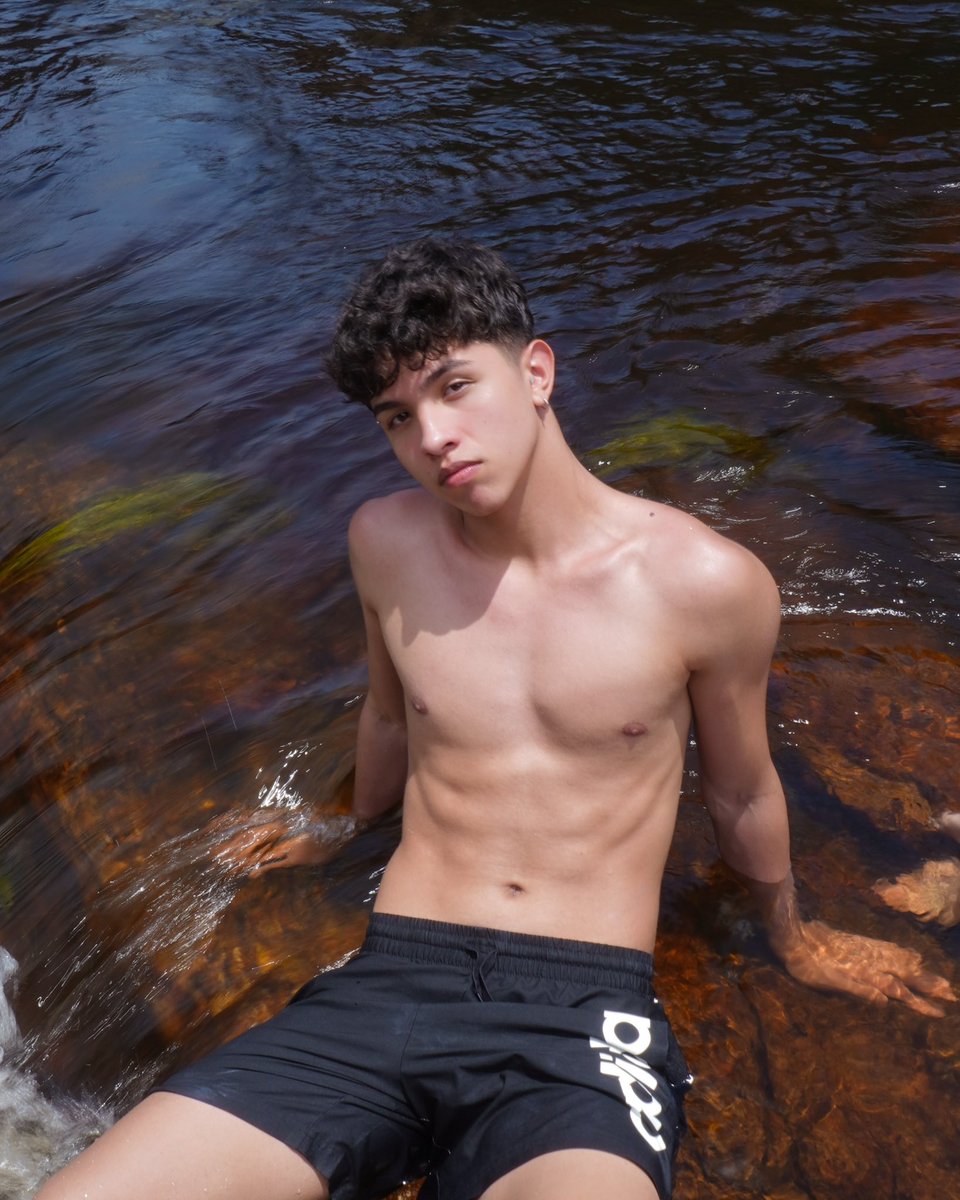 lucasviaana's tweet image. não precisamos de praia quando se temos cachoeiras