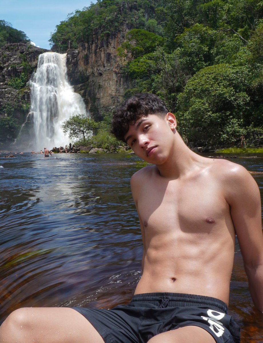 lucasviaana's tweet image. não precisamos de praia quando se temos cachoeiras