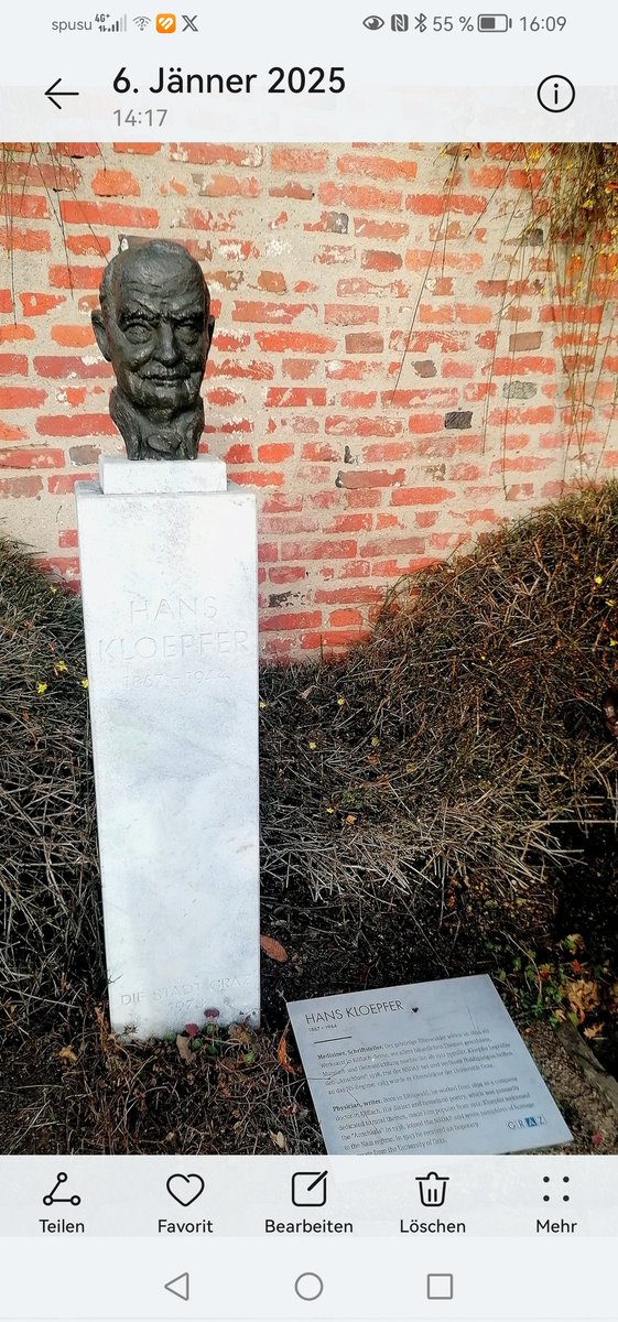 Das Denkmal vom weststeirischen Dichterarzt Hans Kloepfer steht wieder am Grazer Schlossberg.
Was meint ihr dazu? 
A) längst fällige Wiederaufstellung
B) interessiert keine Sau mehr
